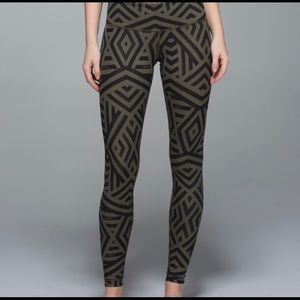 Lululemon wunder under chevron shuffle yoga pants